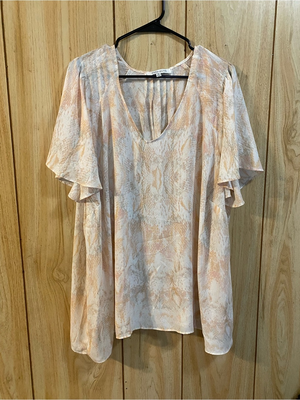 Rose & Olive Peach and Cream V-Neck Flutter Sleeve Tunic